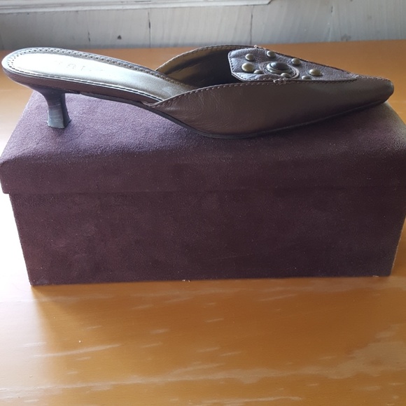 Shoes - Picture 3 of 7